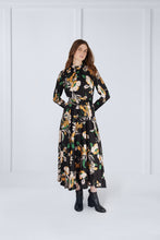 Load image into Gallery viewer, Lydia Blouse in Large Flowers #8469FOB