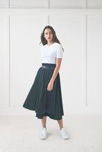 Load image into Gallery viewer, Black Pleated Skirt #1504