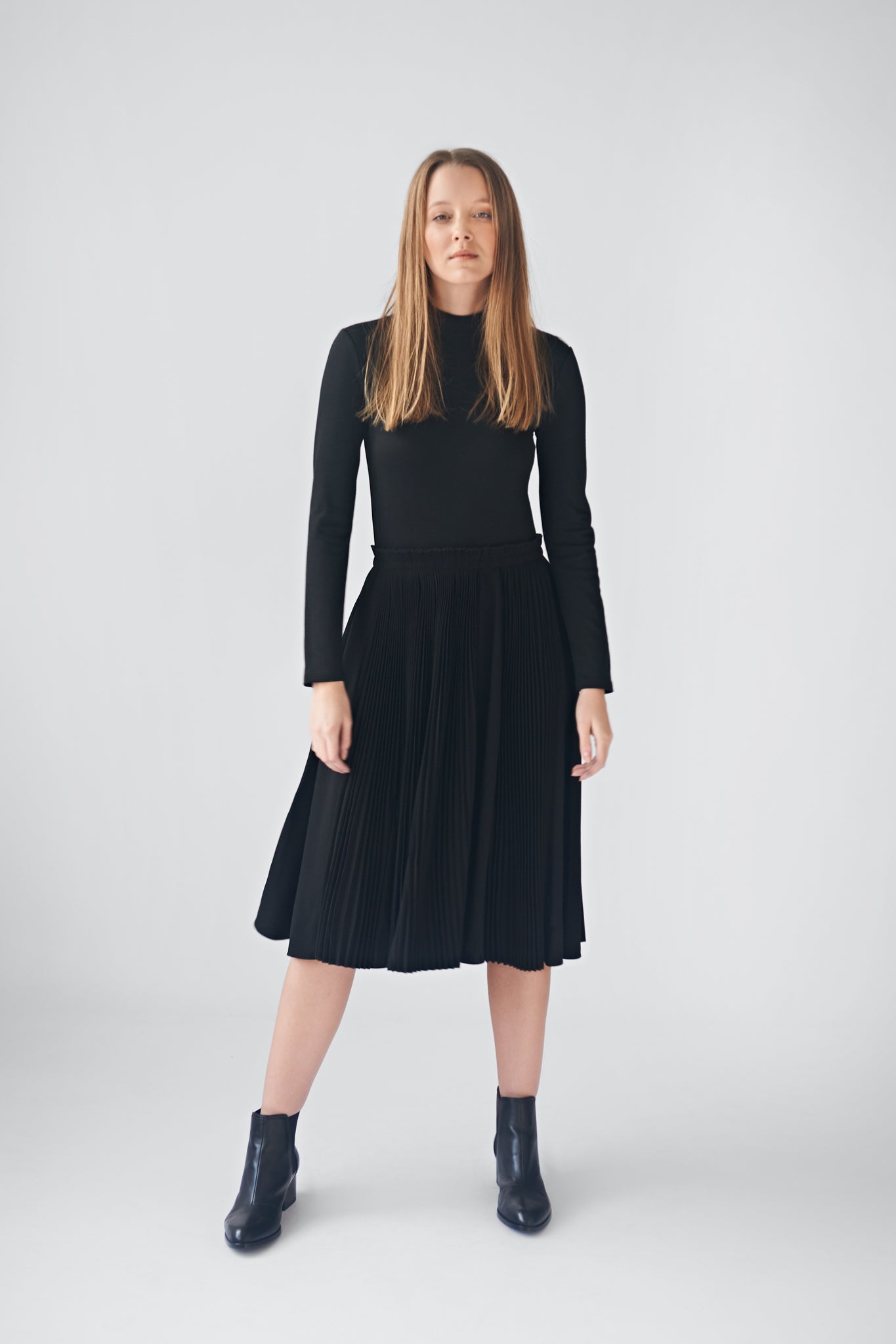 Zara black hotsell pleated dress